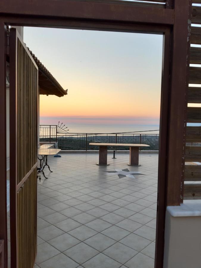 -Tsiakos Apartment- In Vryses キパリシア エクステリア 写真